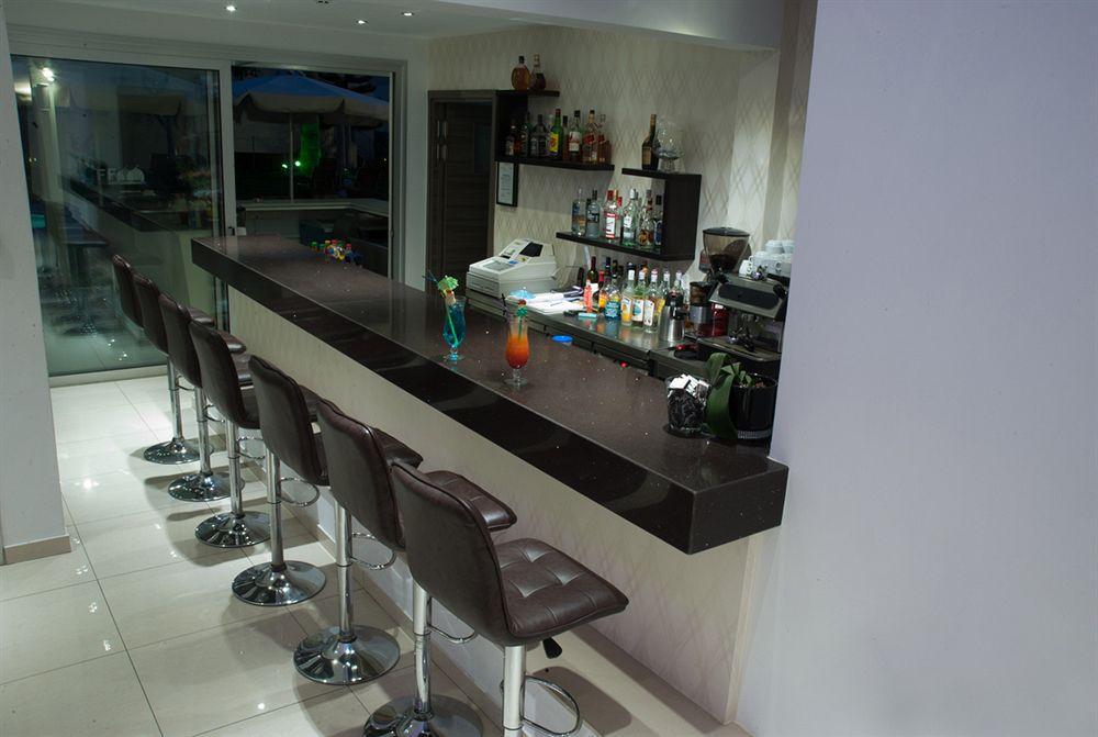 Frixos Suites Hotel Apartments Larnaca Eksteriør billede