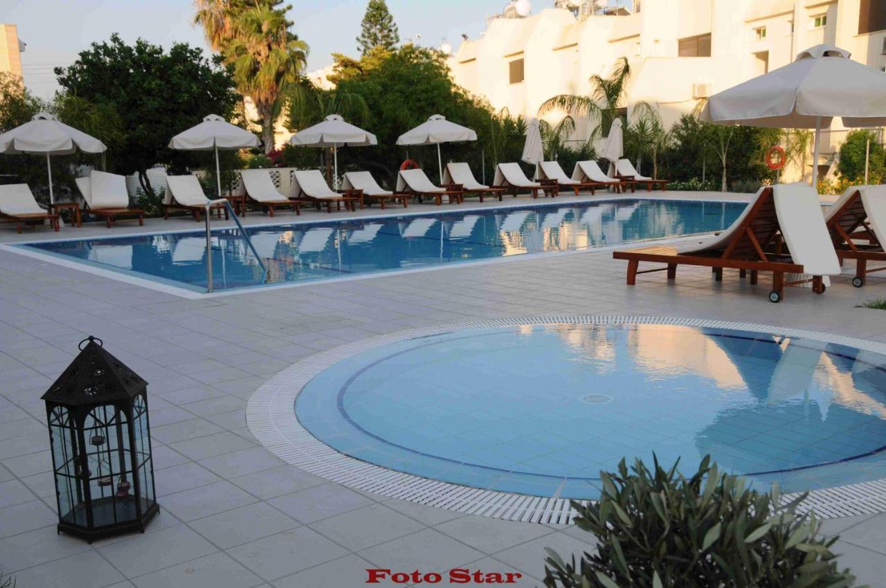 Frixos Suites Hotel Apartments Larnaca Eksteriør billede