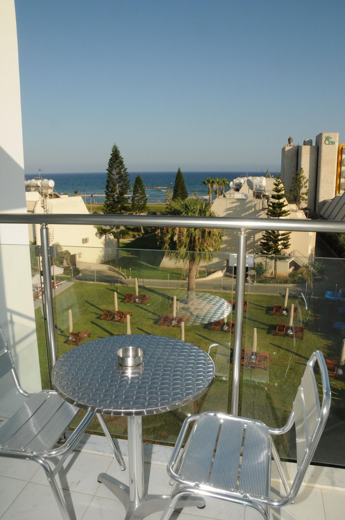 Frixos Suites Hotel Apartments Larnaca Eksteriør billede