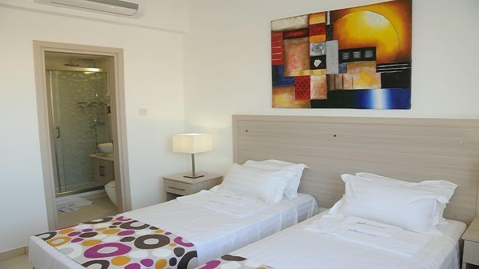 Frixos Suites Hotel Apartments Larnaca Eksteriør billede