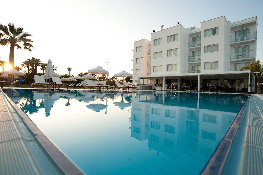 Frixos Suites Hotel Apartments Larnaca Eksteriør billede