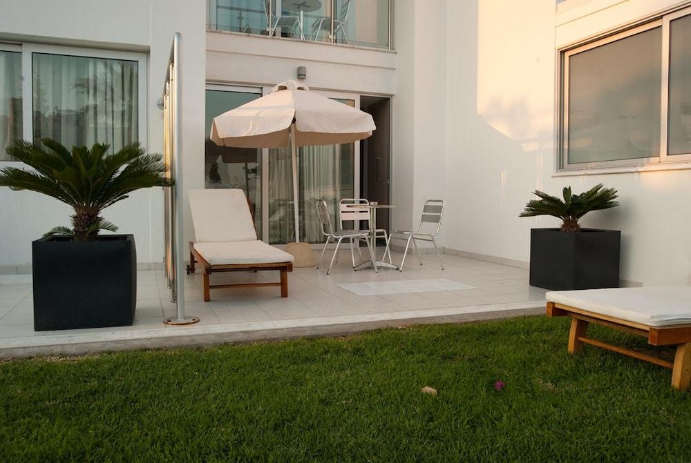 Frixos Suites Hotel Apartments Larnaca Eksteriør billede