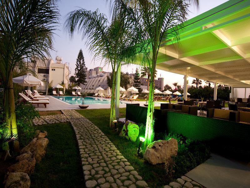Frixos Suites Hotel Apartments Larnaca Eksteriør billede