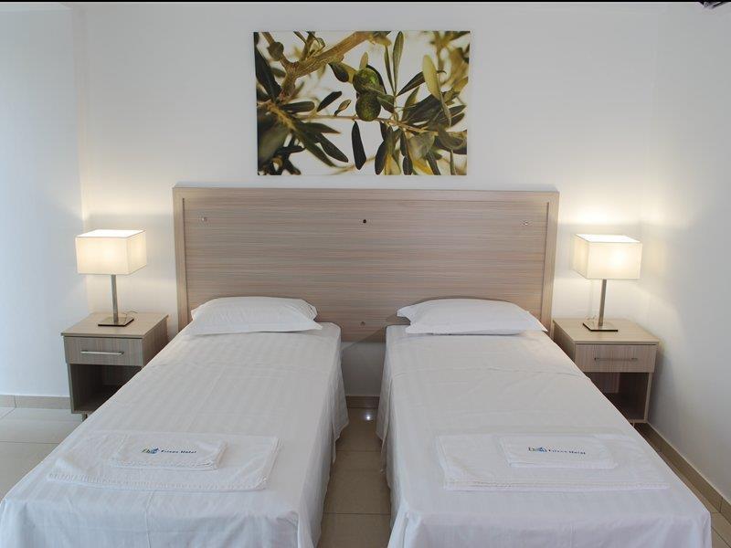 Frixos Suites Hotel Apartments Larnaca Eksteriør billede
