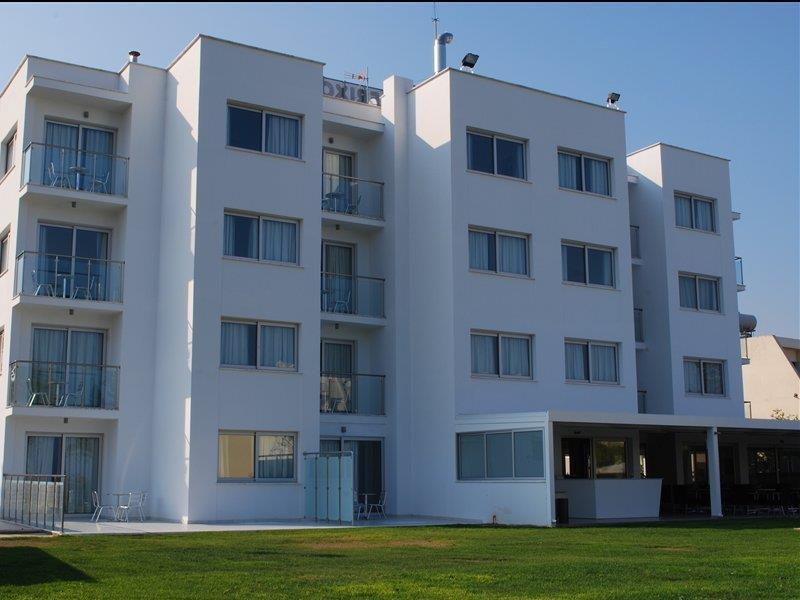 Frixos Suites Hotel Apartments Larnaca Eksteriør billede
