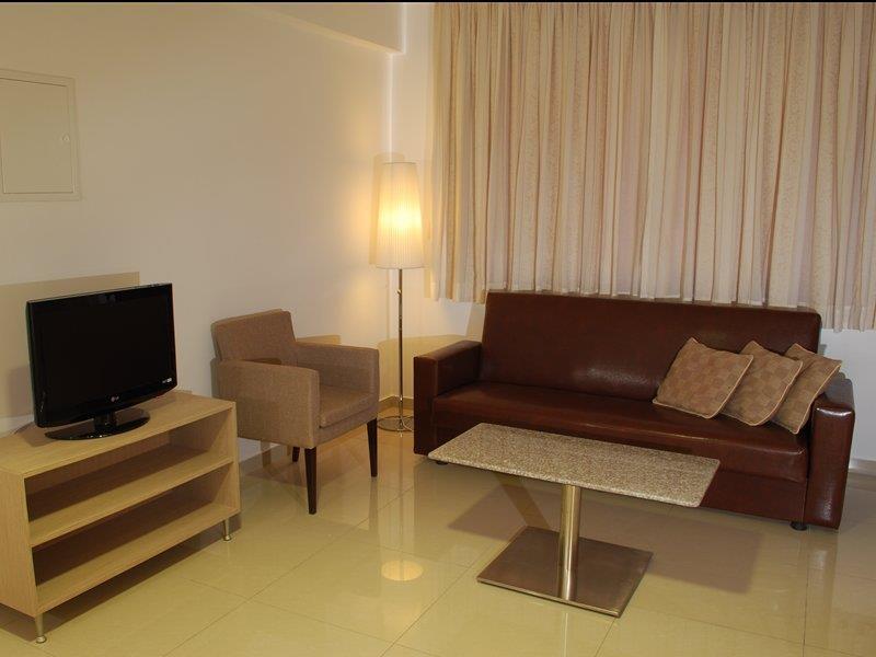 Frixos Suites Hotel Apartments Larnaca Eksteriør billede