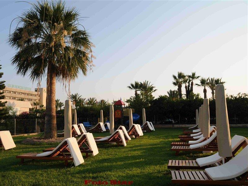 Frixos Suites Hotel Apartments Larnaca Eksteriør billede