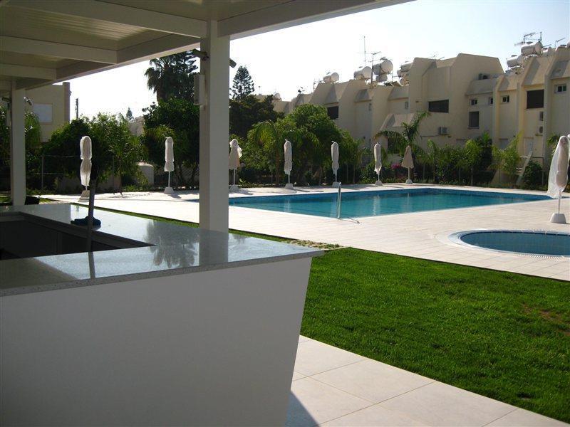 Frixos Suites Hotel Apartments Larnaca Eksteriør billede