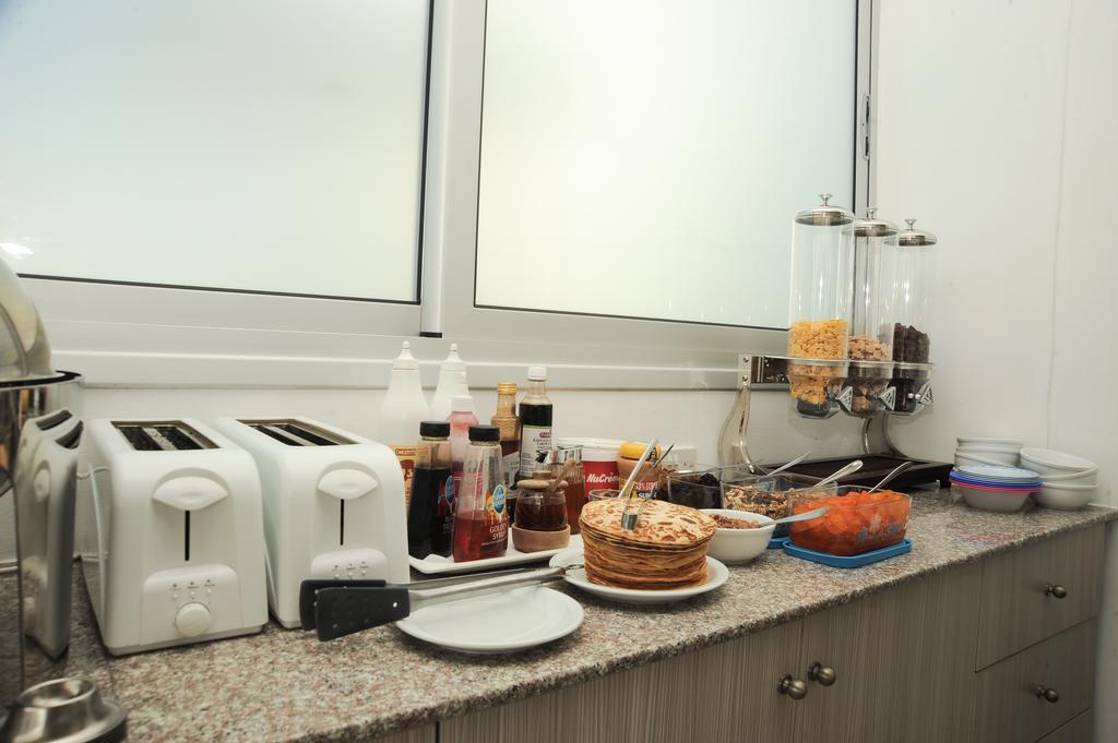Frixos Suites Hotel Apartments Larnaca Eksteriør billede