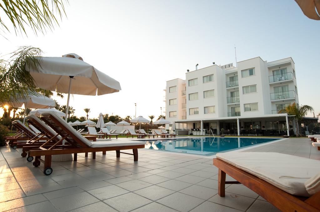 Frixos Suites Hotel Apartments Larnaca Eksteriør billede