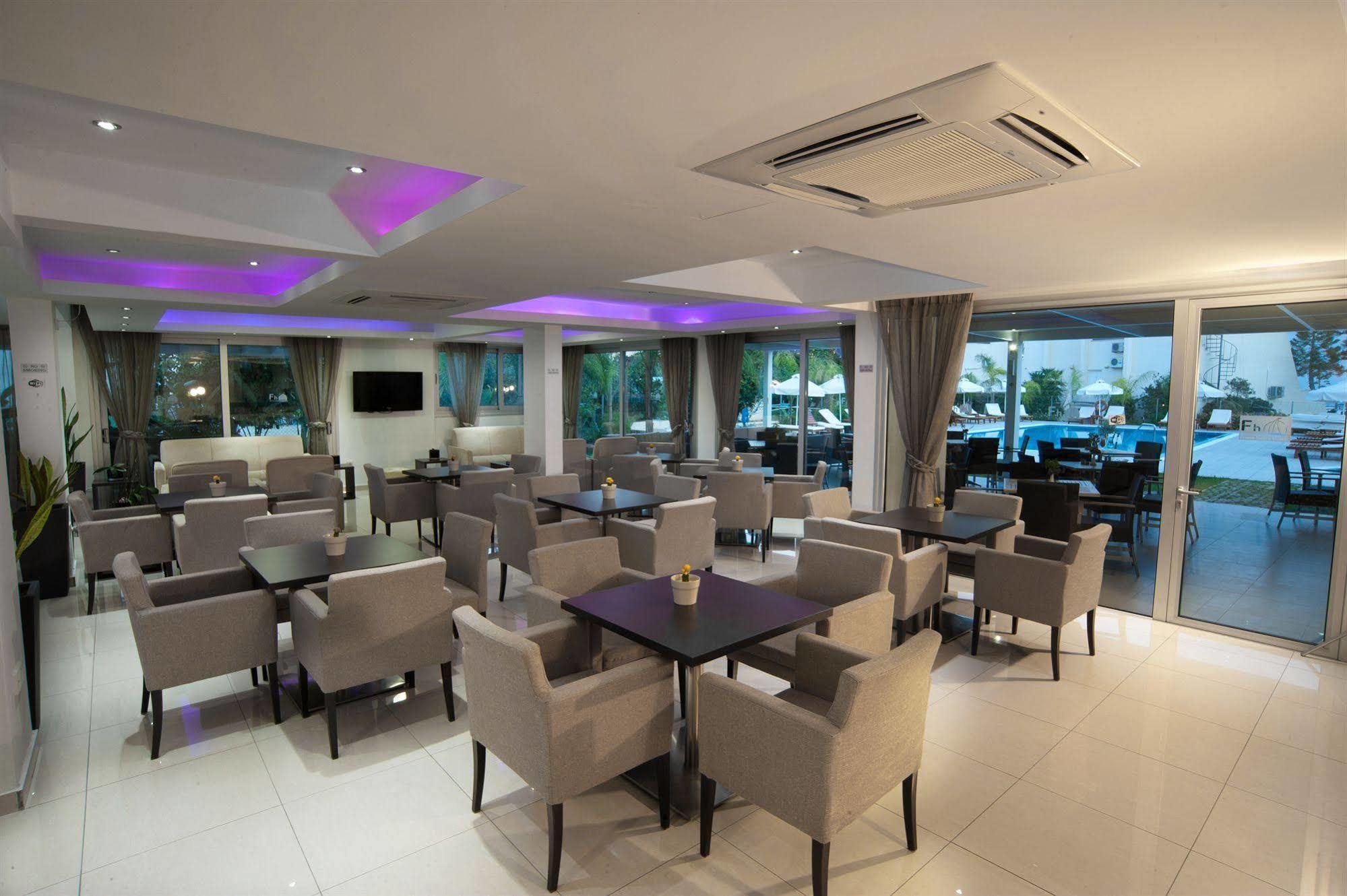Frixos Suites Hotel Apartments Larnaca Eksteriør billede
