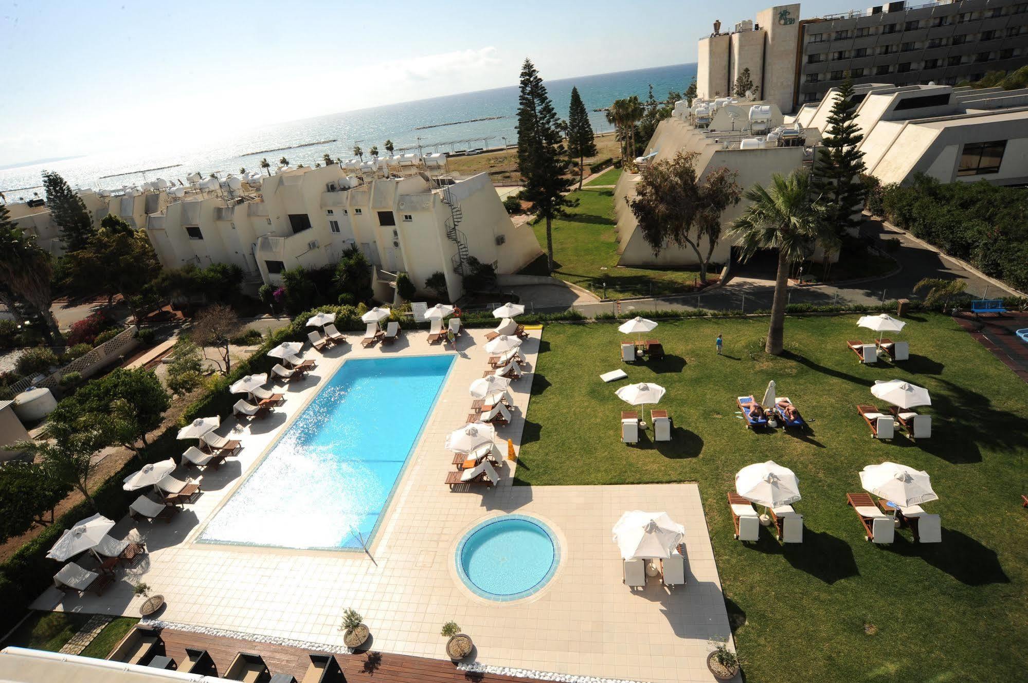 Frixos Suites Hotel Apartments Larnaca Eksteriør billede