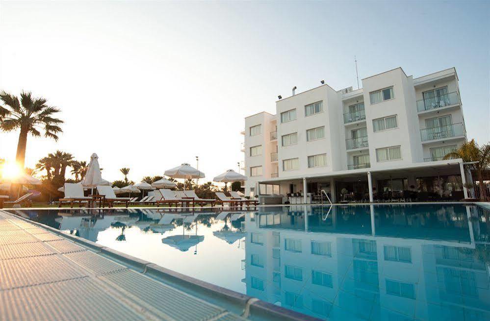 Frixos Suites Hotel Apartments Larnaca Eksteriør billede