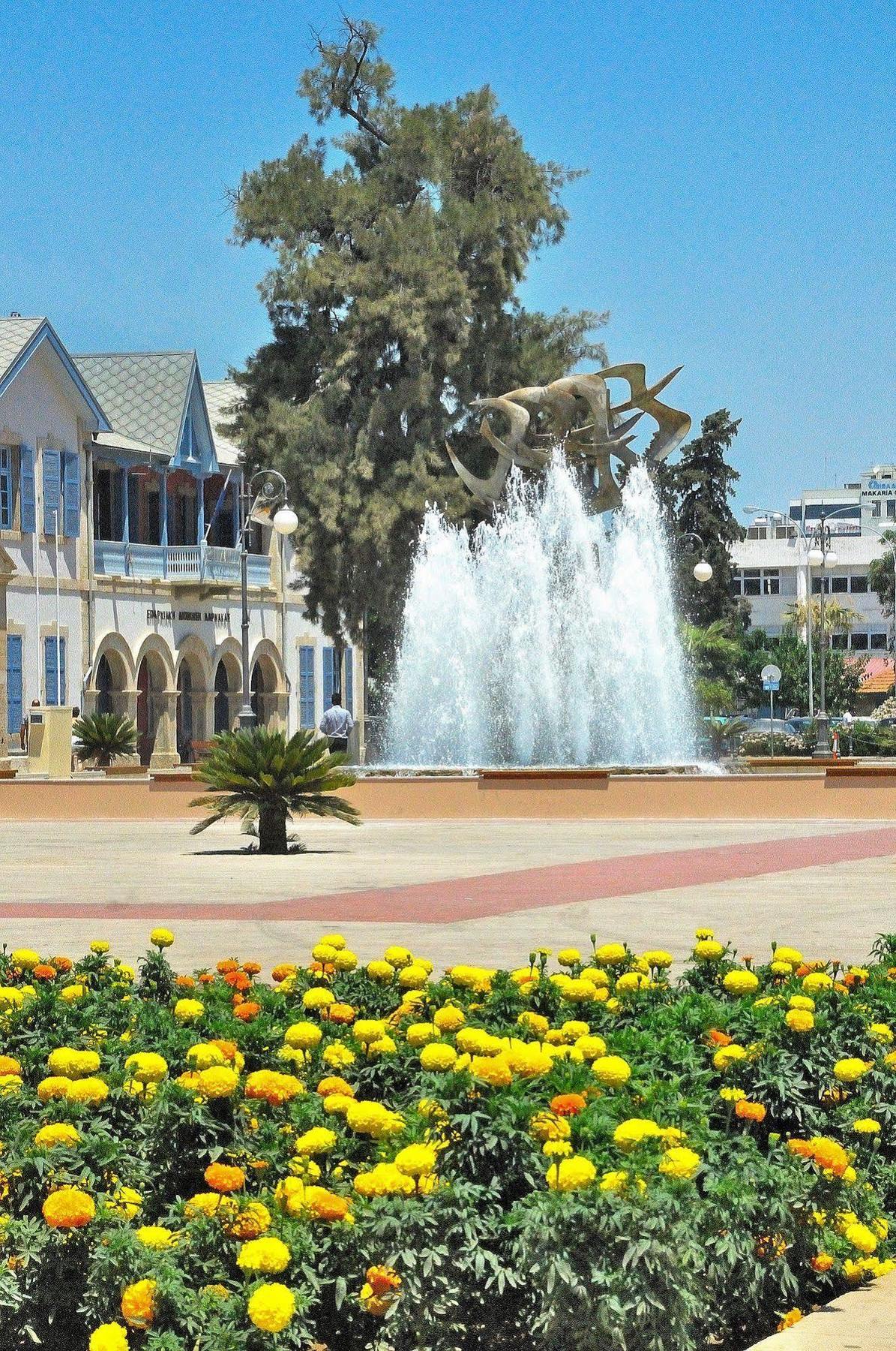 Frixos Suites Hotel Apartments Larnaca Eksteriør billede